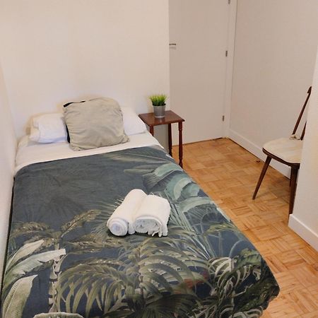Habitacion Confort En Chamartin Madrid Bagian luar foto