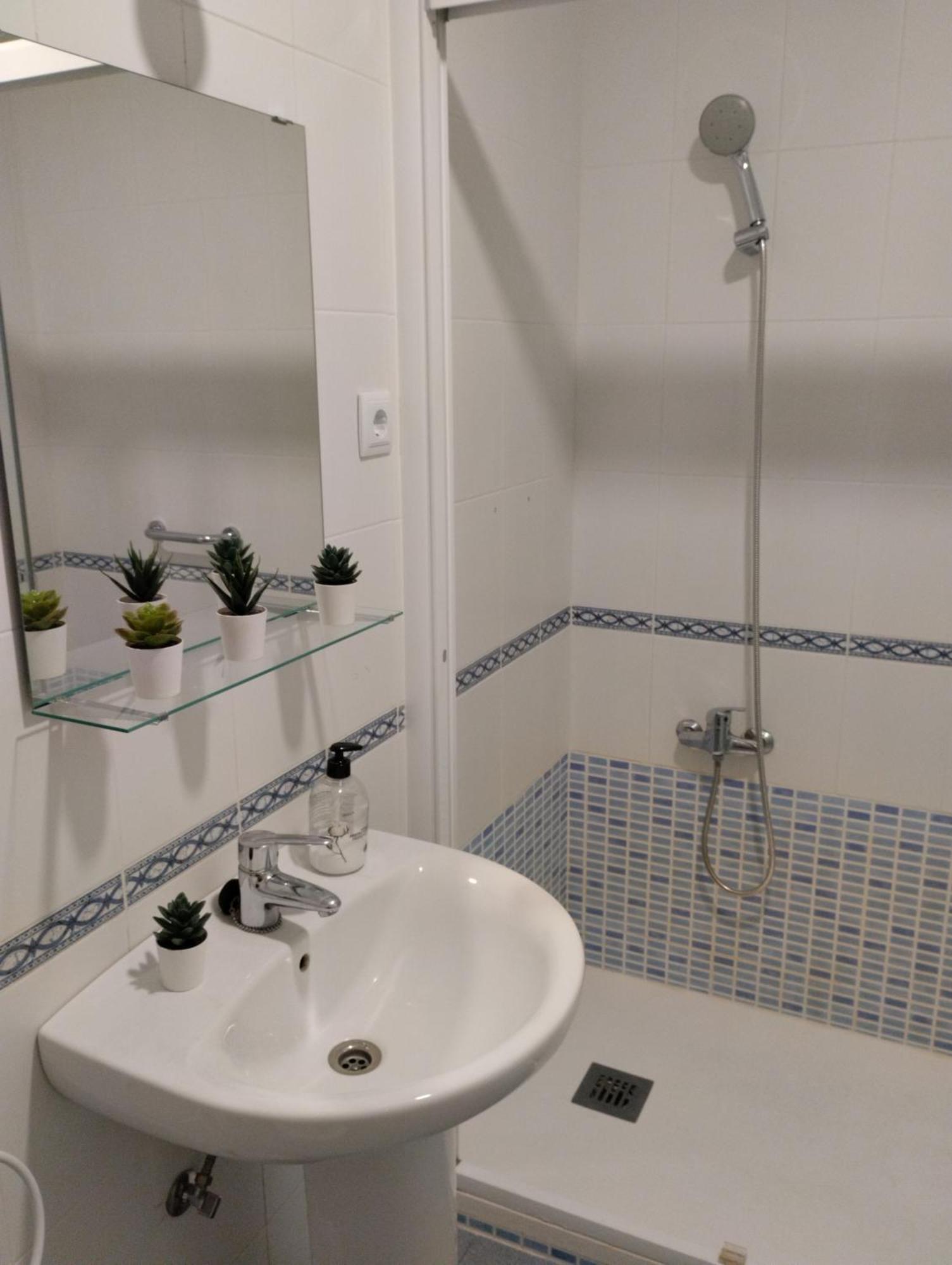 Habitacion Confort En Chamartin Madrid Bagian luar foto